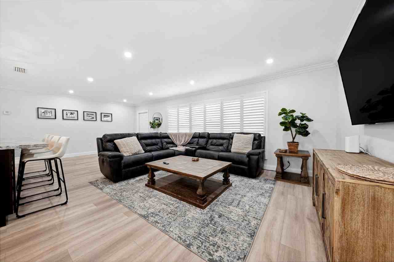 6241 Ne 19th Ter - Photo 5 of 30