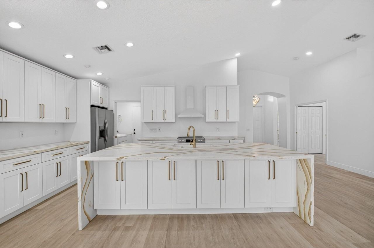 11728 Dove Hollow Ave - Photo 4 of 50