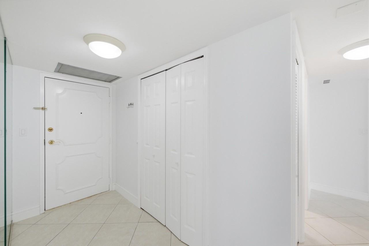 800 Se 20th Ave #901 - Photo 3 of 31