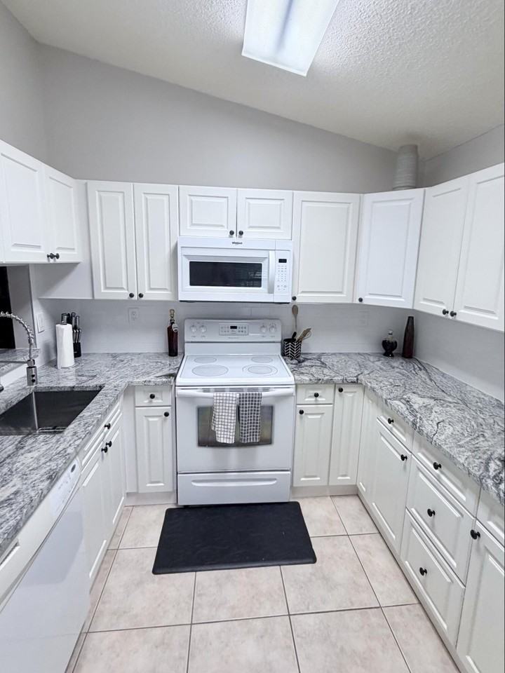 2555 Bedford Mews Dr - Photo 5 of 24