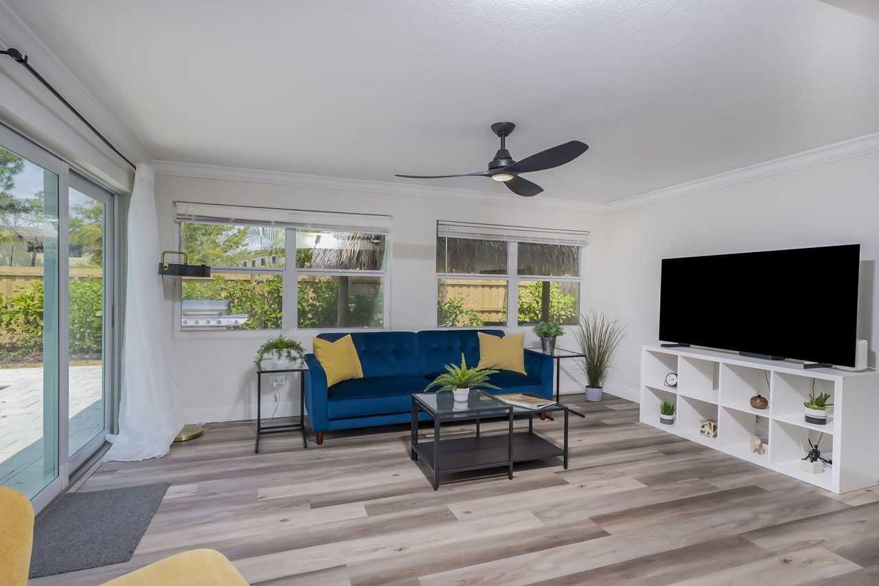 1065 Sw 4th Ter - Photo 5 of 20