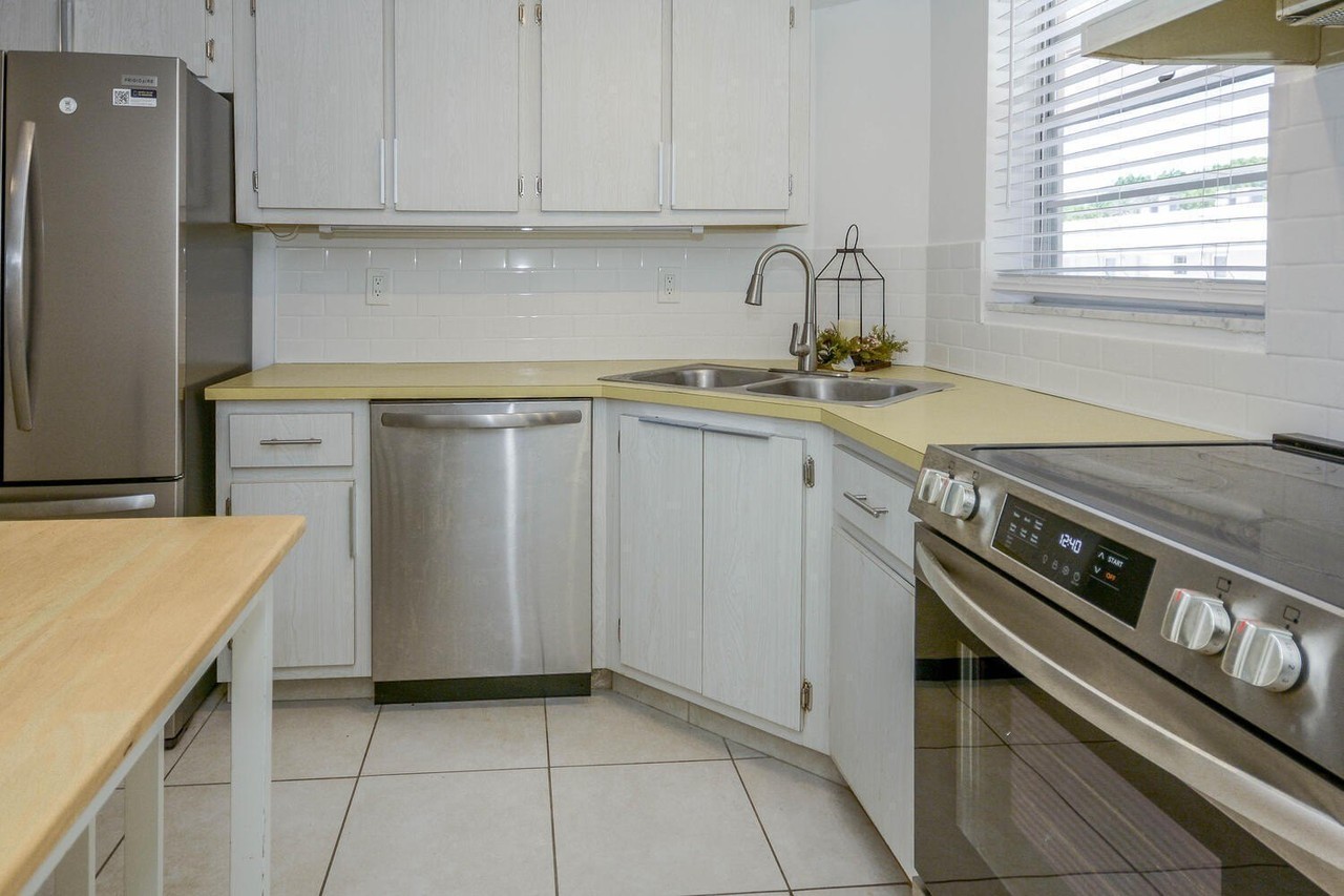18081 Se Country Club Dr #26-256 - Photo 5 of 32