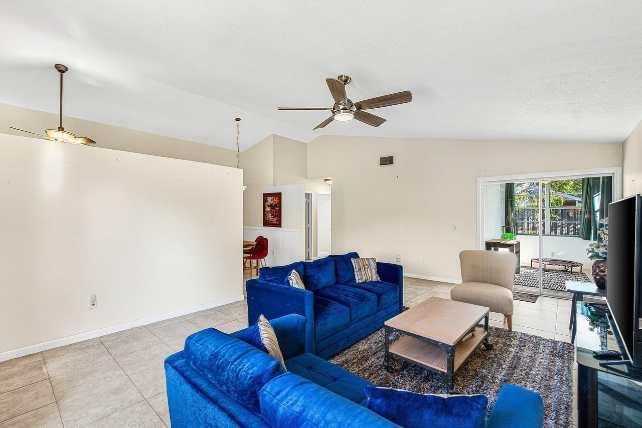 7883 Blackwood Ln - Photo 4 of 27