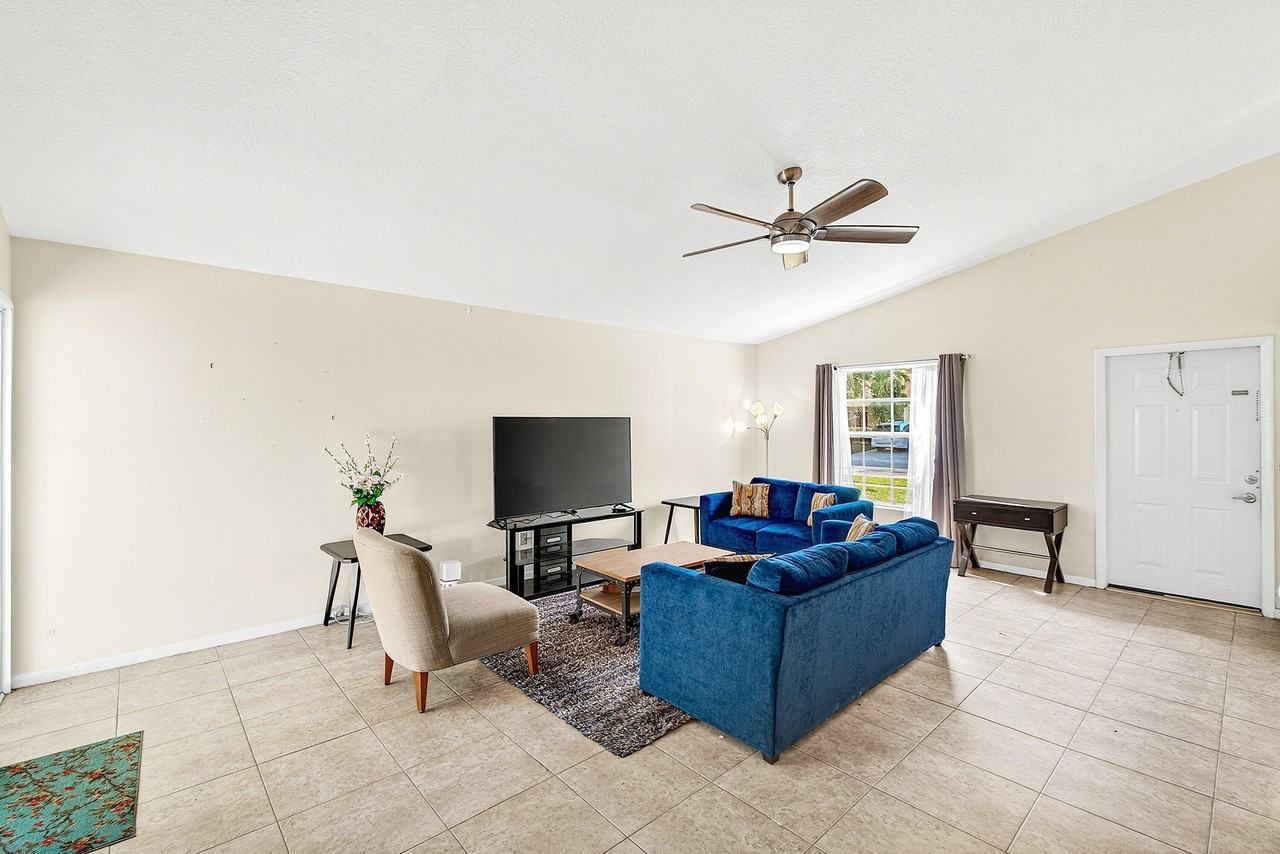 7883 Blackwood Ln - Photo 5 of 27