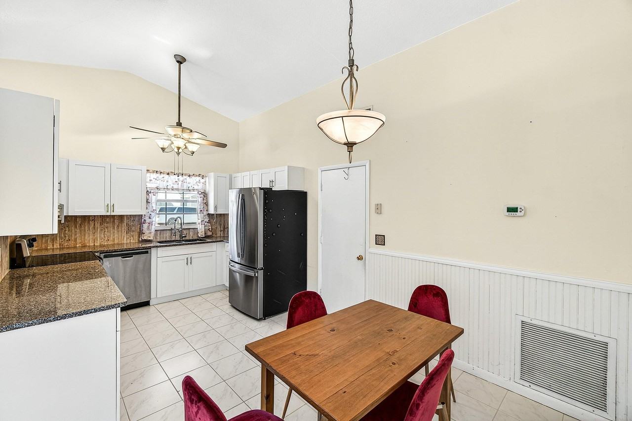 7883 Blackwood Ln - Photo 7 of 27