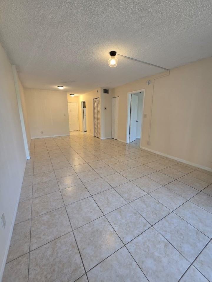 737 Se 1st Way #208 - Photo 3 of 11