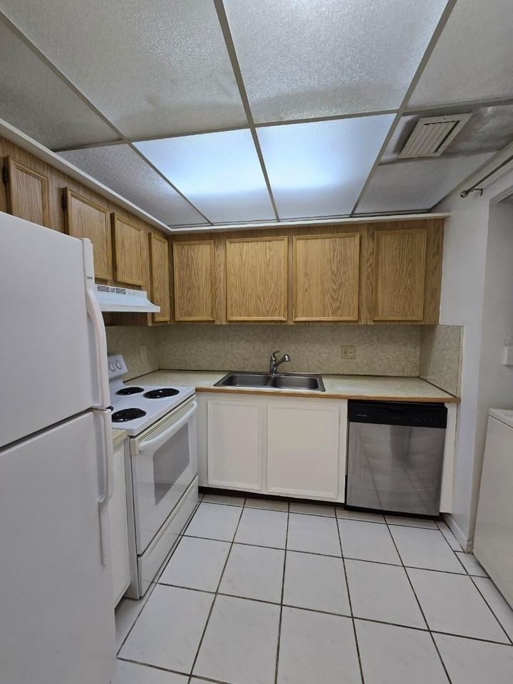 737 Se 1st Way #208 - Photo 5 of 11