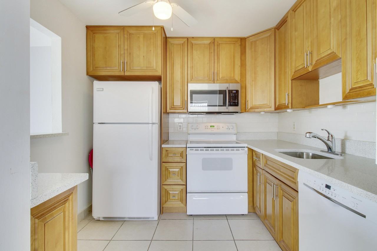 175 Valencia H - Photo 6 of 19