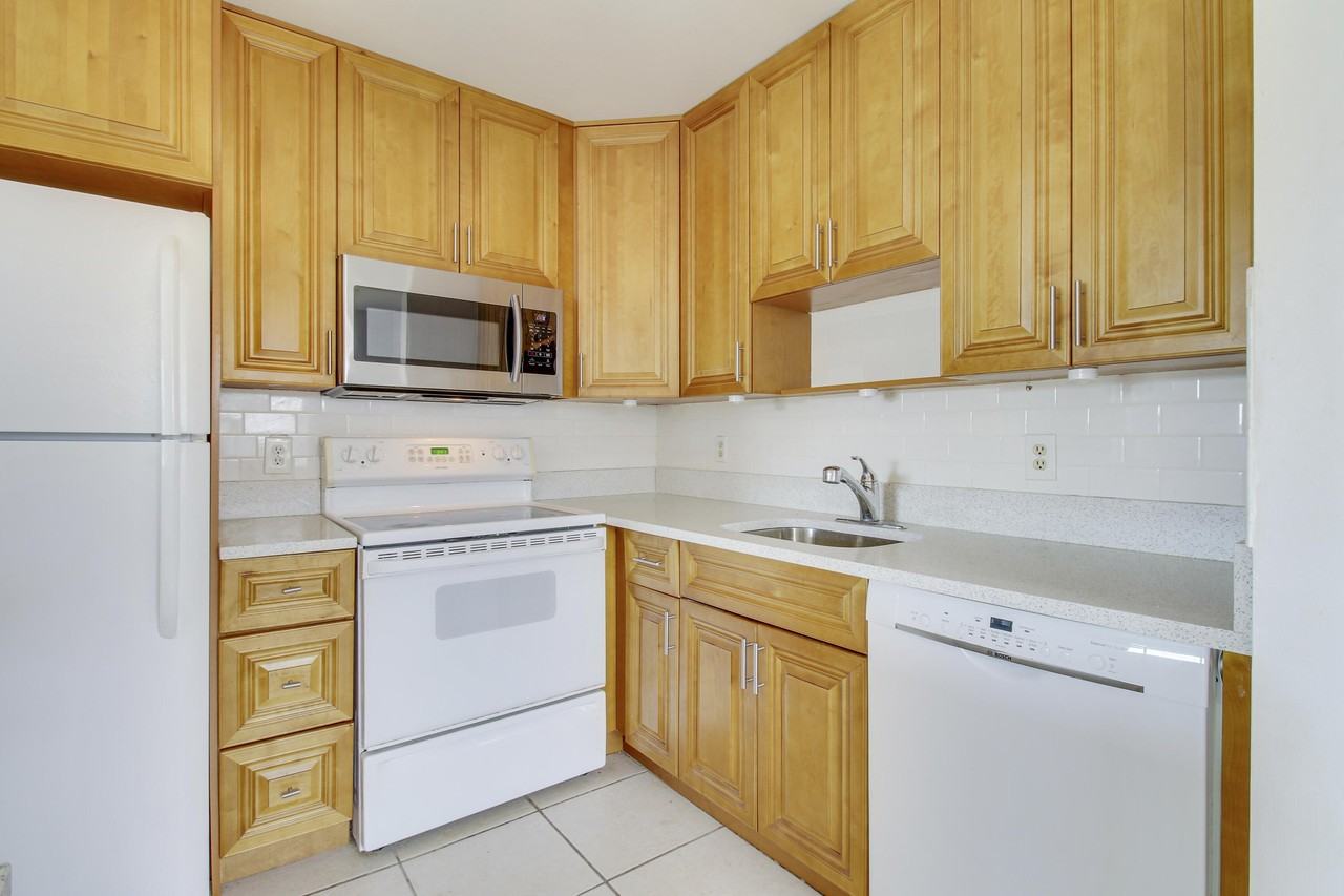 175 Valencia H - Photo 7 of 19