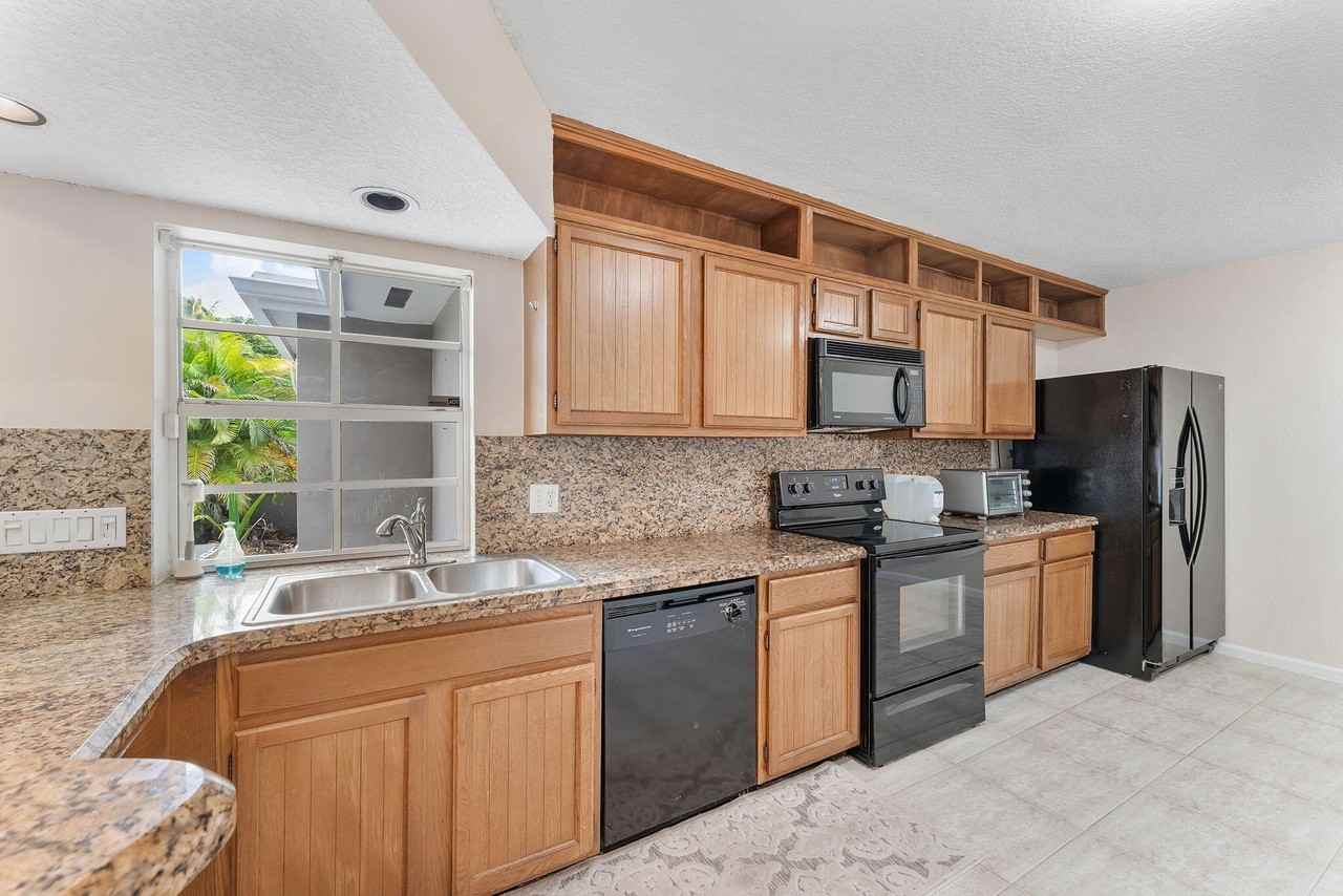 2704 Vision Dr - Photo 4 of 36