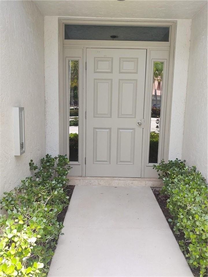 5801 Coach House Cir #B - Photo 3 of 39