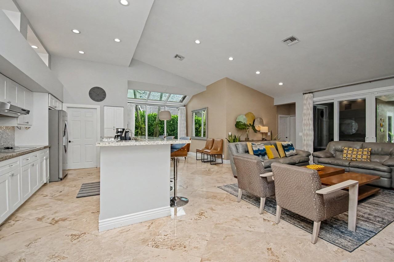 2653 Nw 46th St - Photo 6 of 46