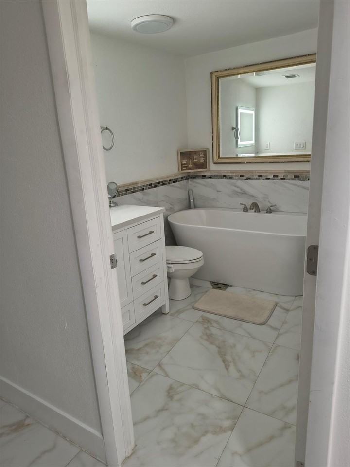 2206 Coolidge St #B - Photo 5 of 8