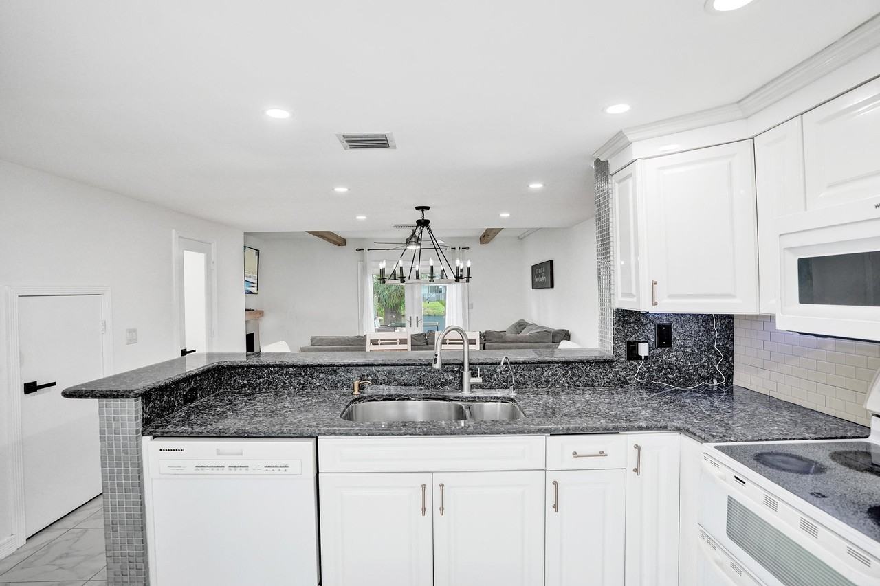 147 Sw 3rd St - Photo 7 of 29