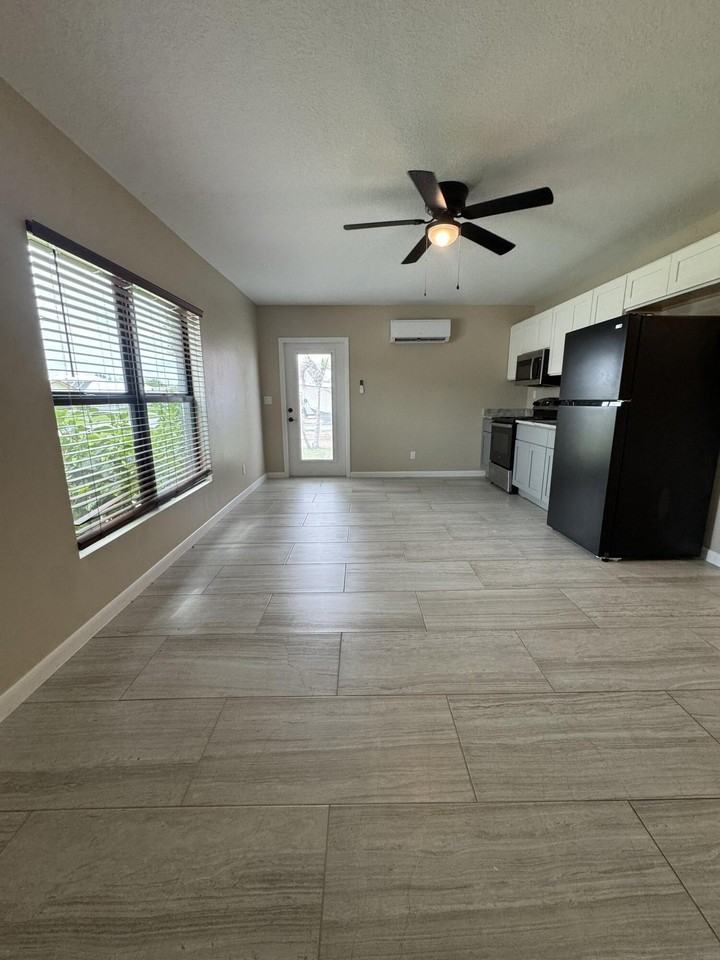 2381 Se Pinero Rd - Photo 3 of 17