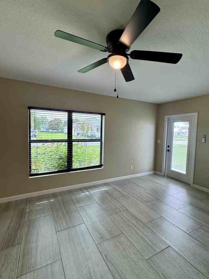 2381 Se Pinero Rd - Photo 4 of 17