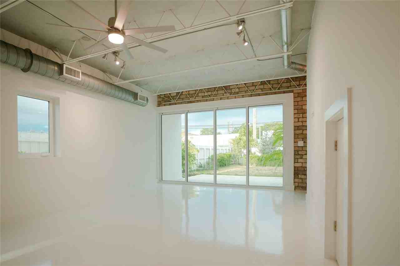 1413 Ne 5th Ave #1 - Photo 2 of 39