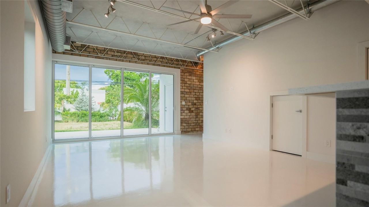 1413 Ne 5th Ave #1 - Photo 5 of 39