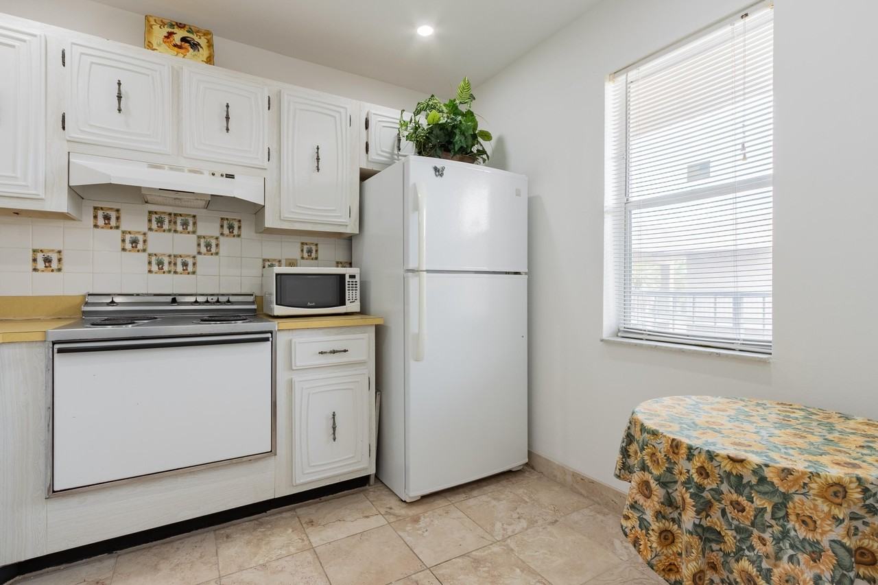 2811 Somerset Dr #412 - Photo 3 of 27