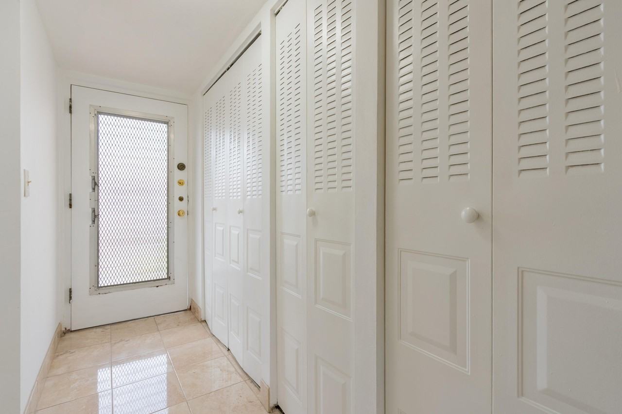 2811 Somerset Dr #412 - Photo 4 of 27