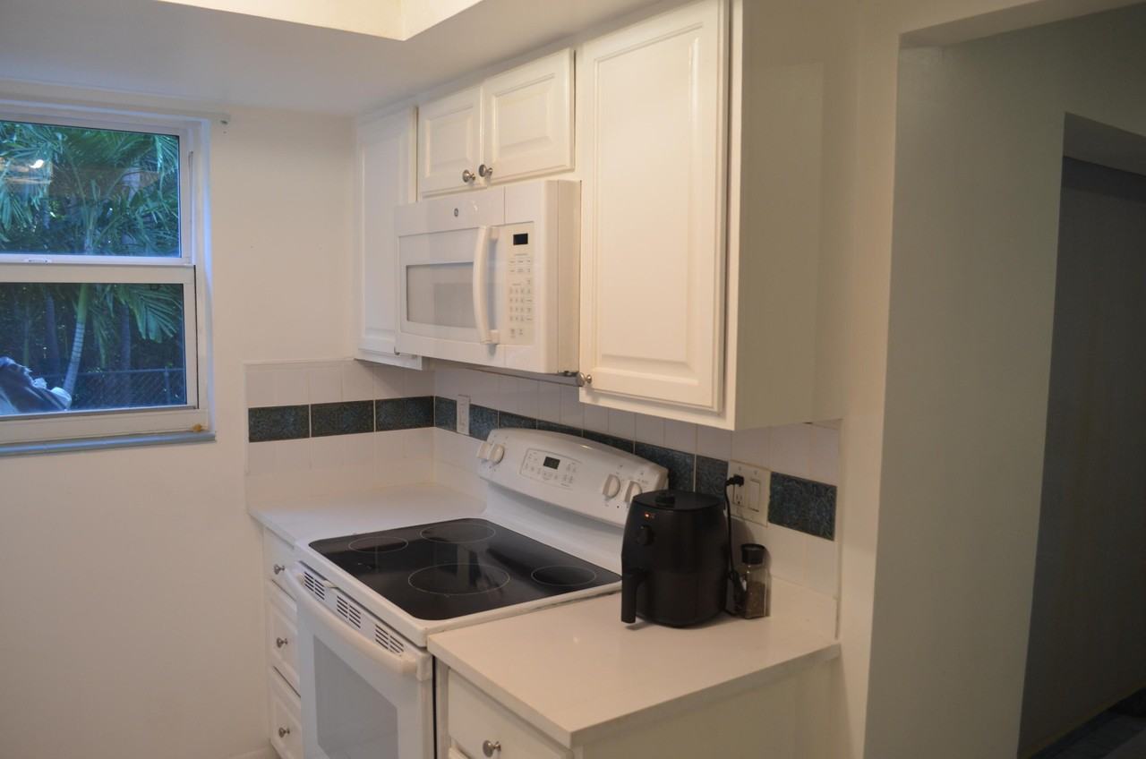 658 Ne 6th Ct #E - Photo 2 of 25