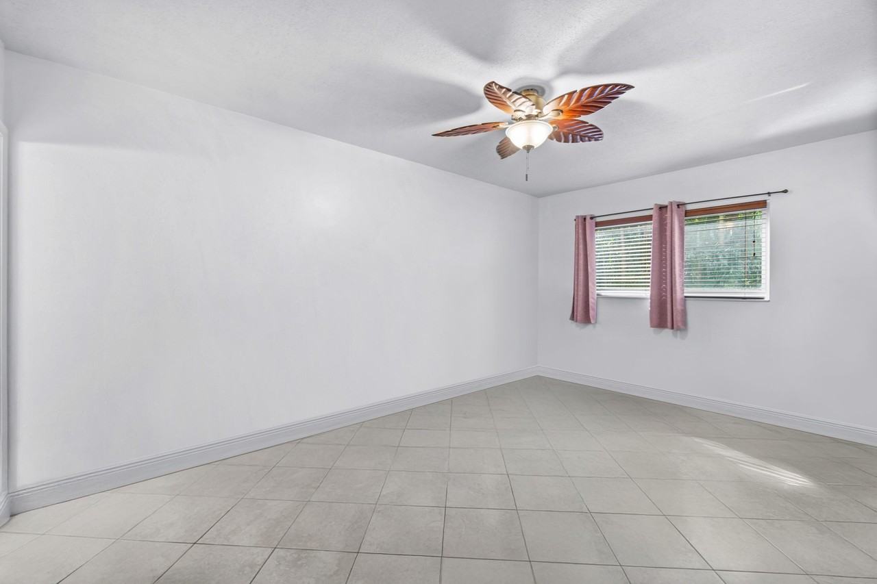 658 Ne 6th Ct #E - Photo 6 of 25