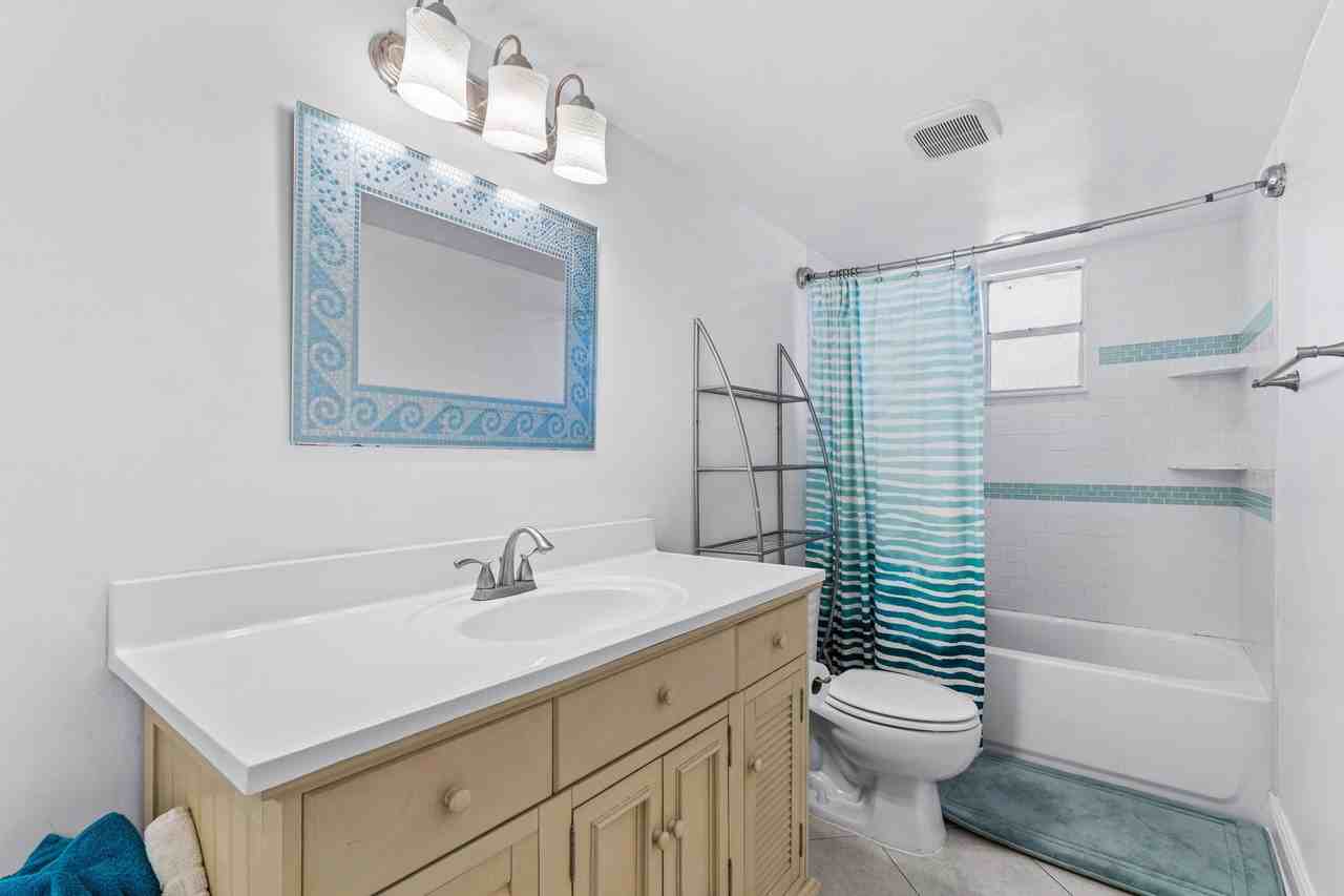 658 Ne 6th Ct #E - Photo 7 of 25