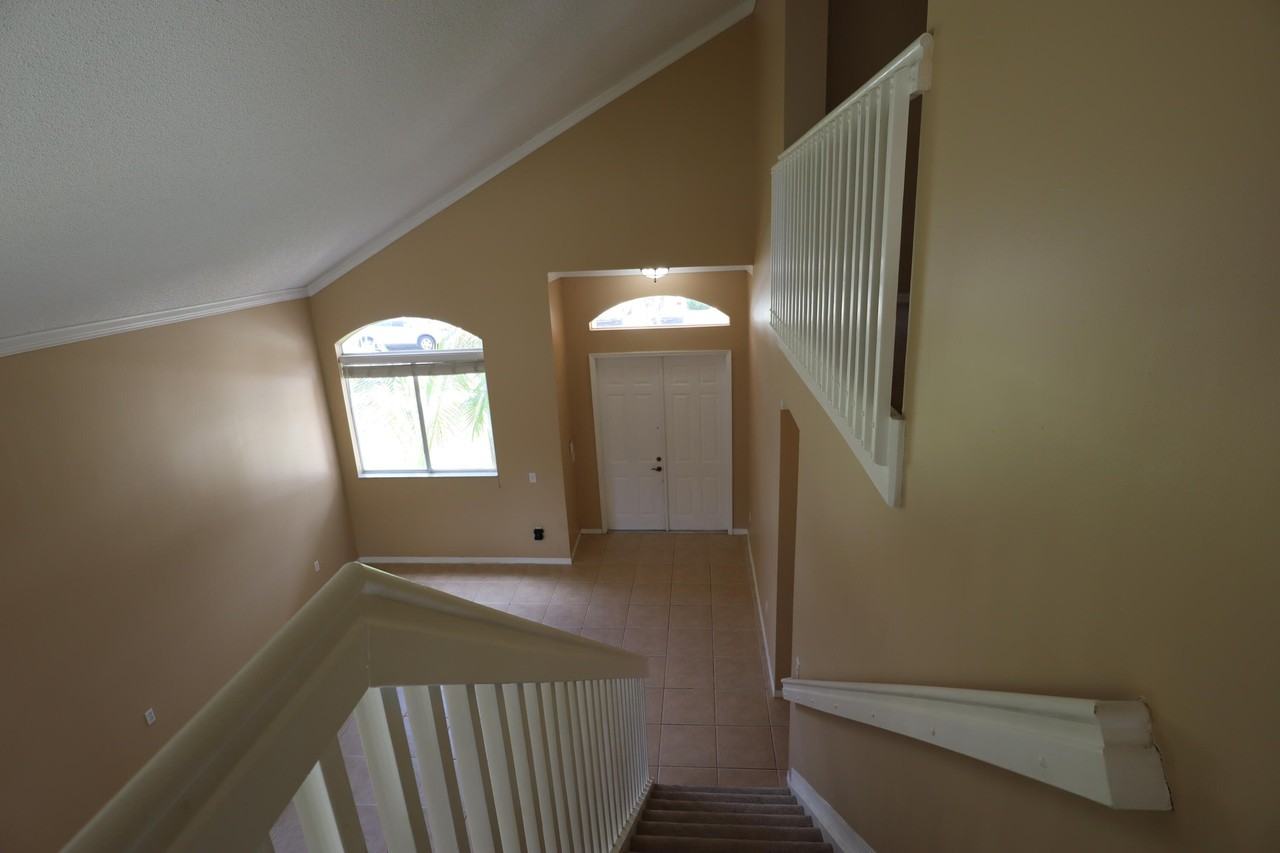 2202 Se 17th Ave - Photo 4 of 35