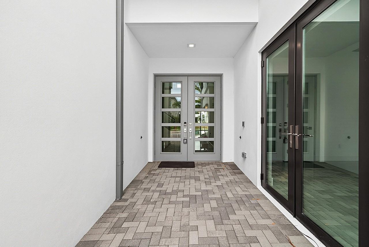 8561 Crystal Downs Ave - Photo 4 of 50