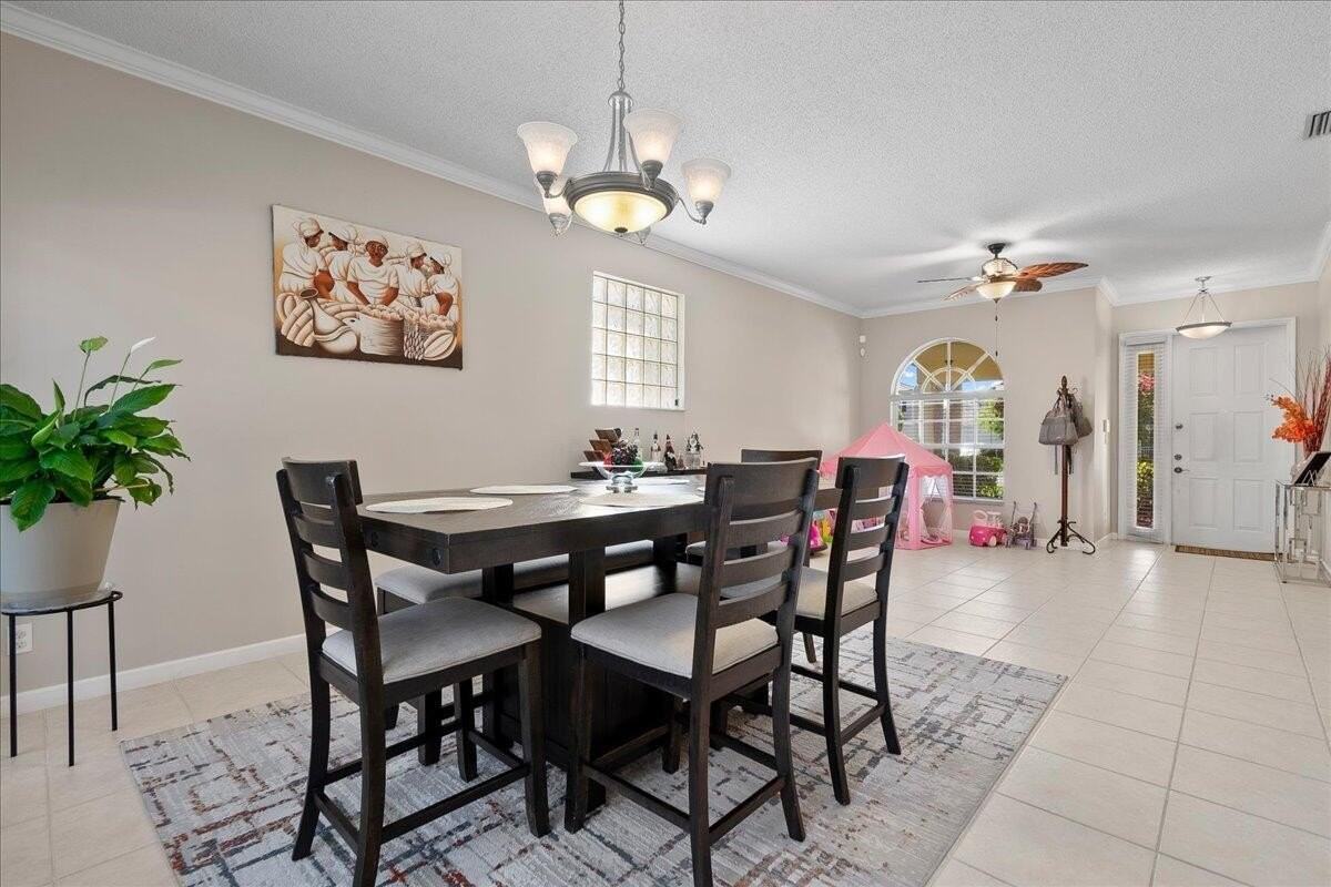114 Lancaster Way - Photo 3 of 35