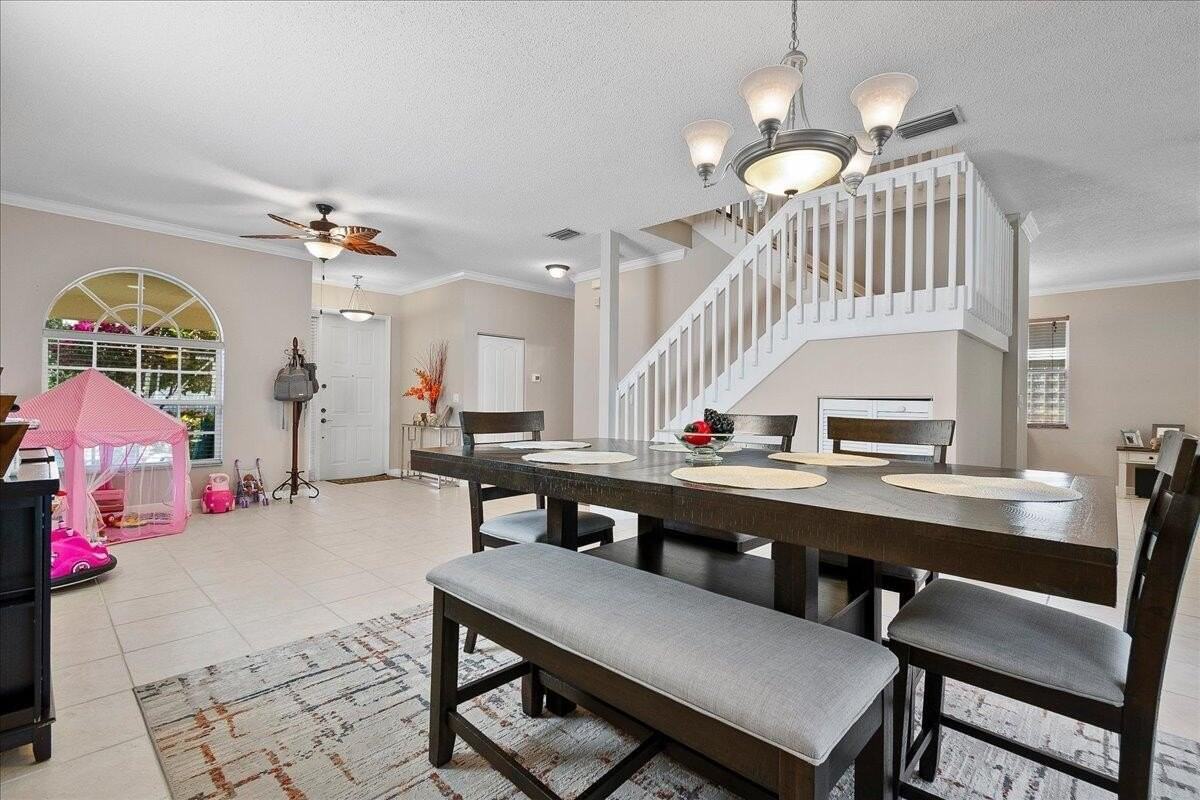 114 Lancaster Way - Photo 5 of 35