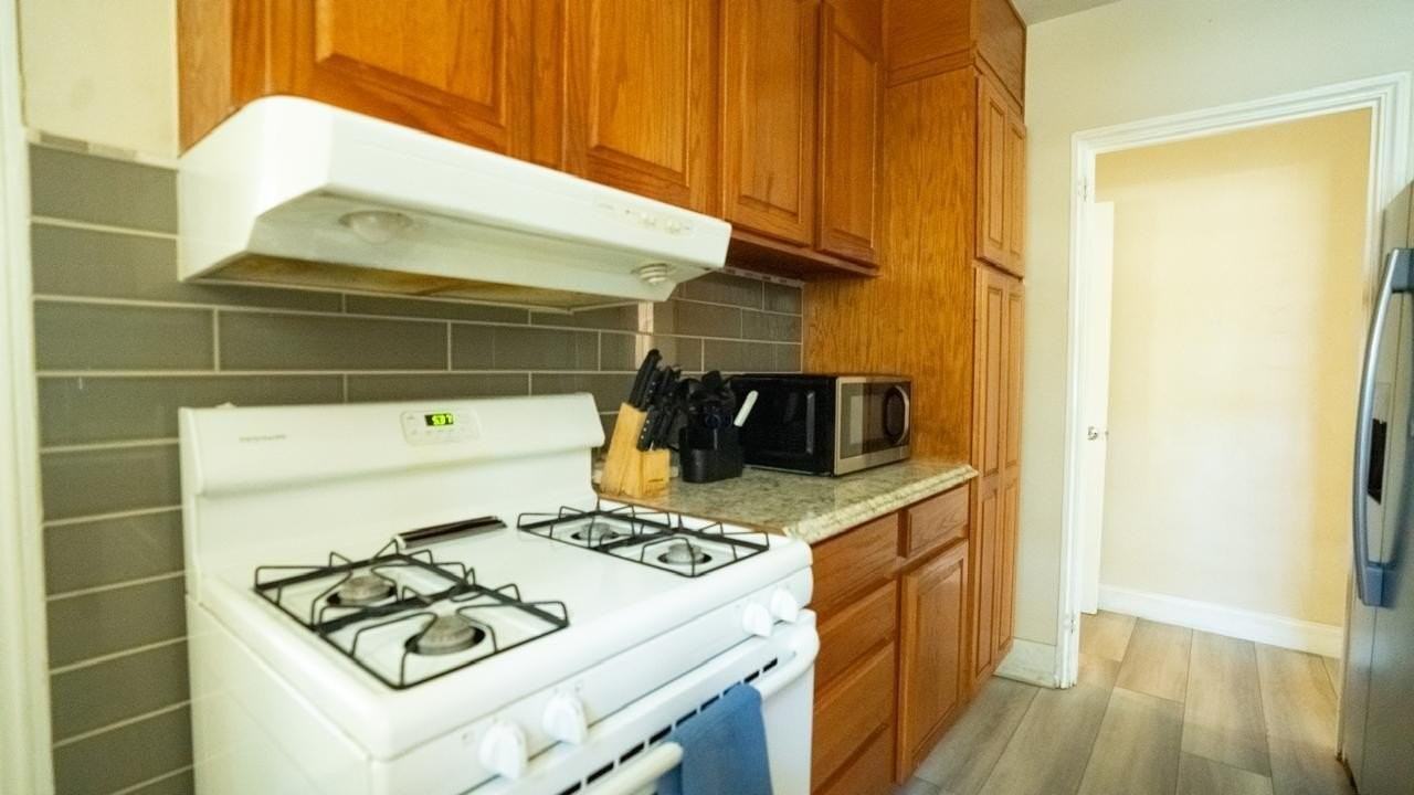 332 S Swinton Ave - Photo 3 of 5