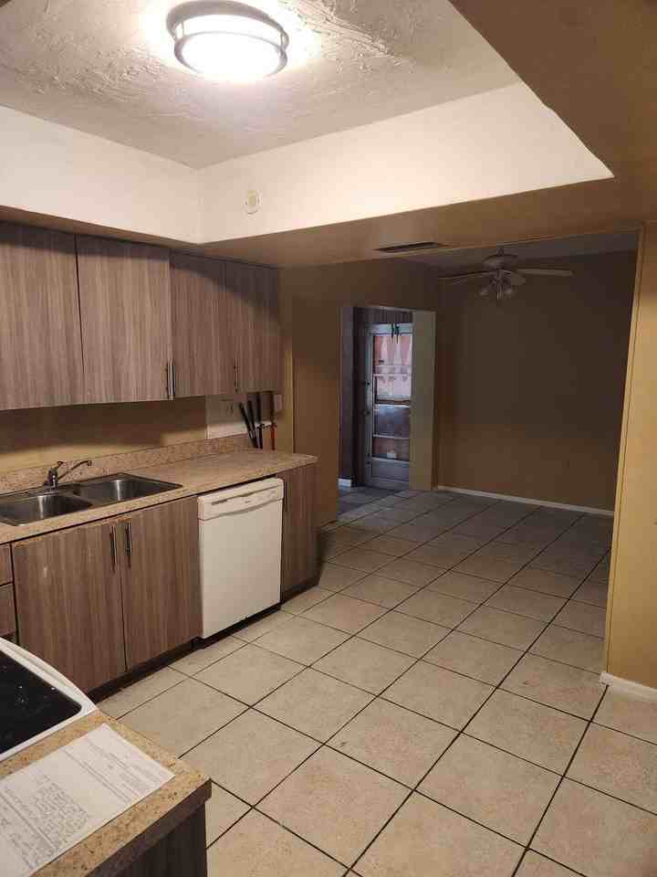 8030 Sunset Strip - Photo 2 of 8