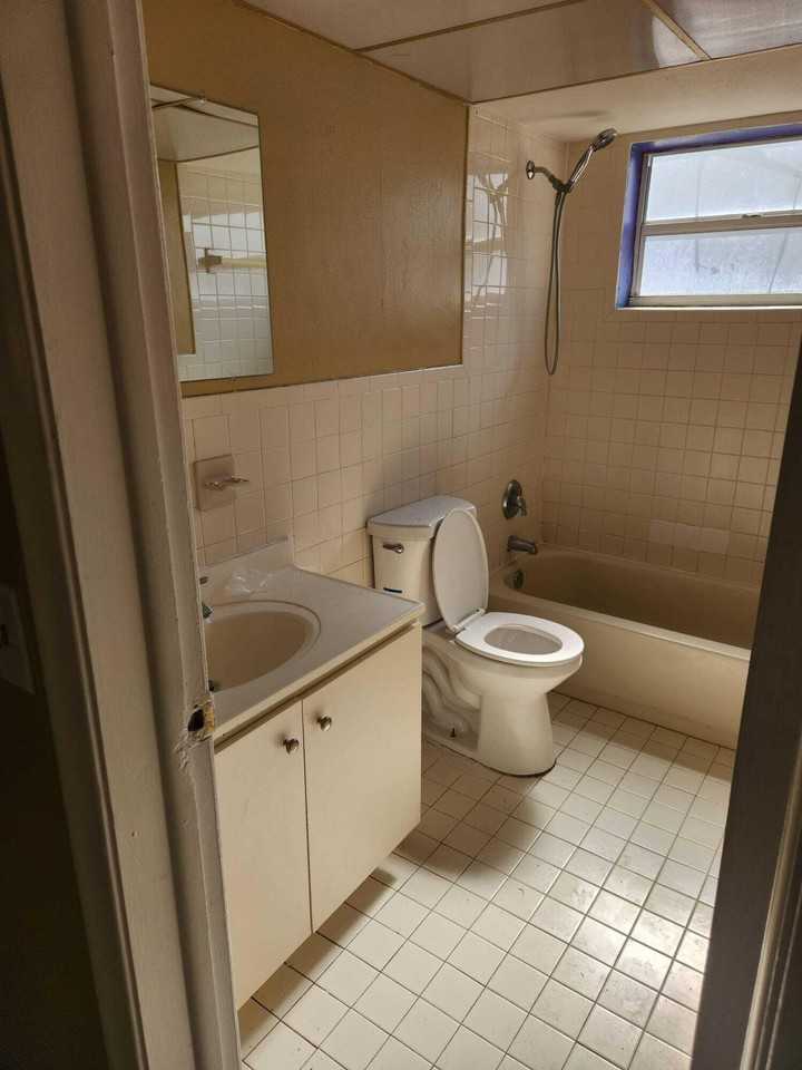 8030 Sunset Strip - Photo 7 of 8