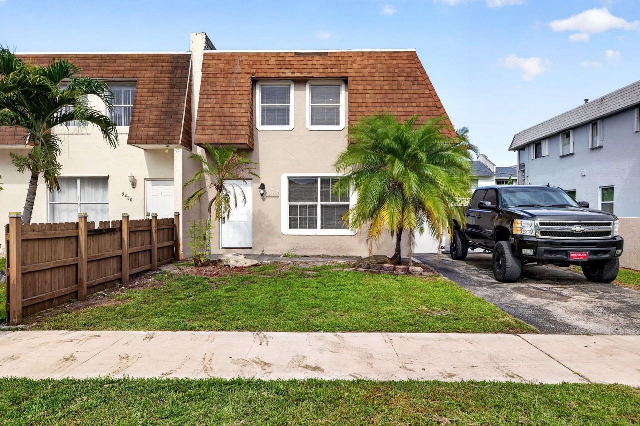 5424 Sw 44th Ter - Photo 2 of 50