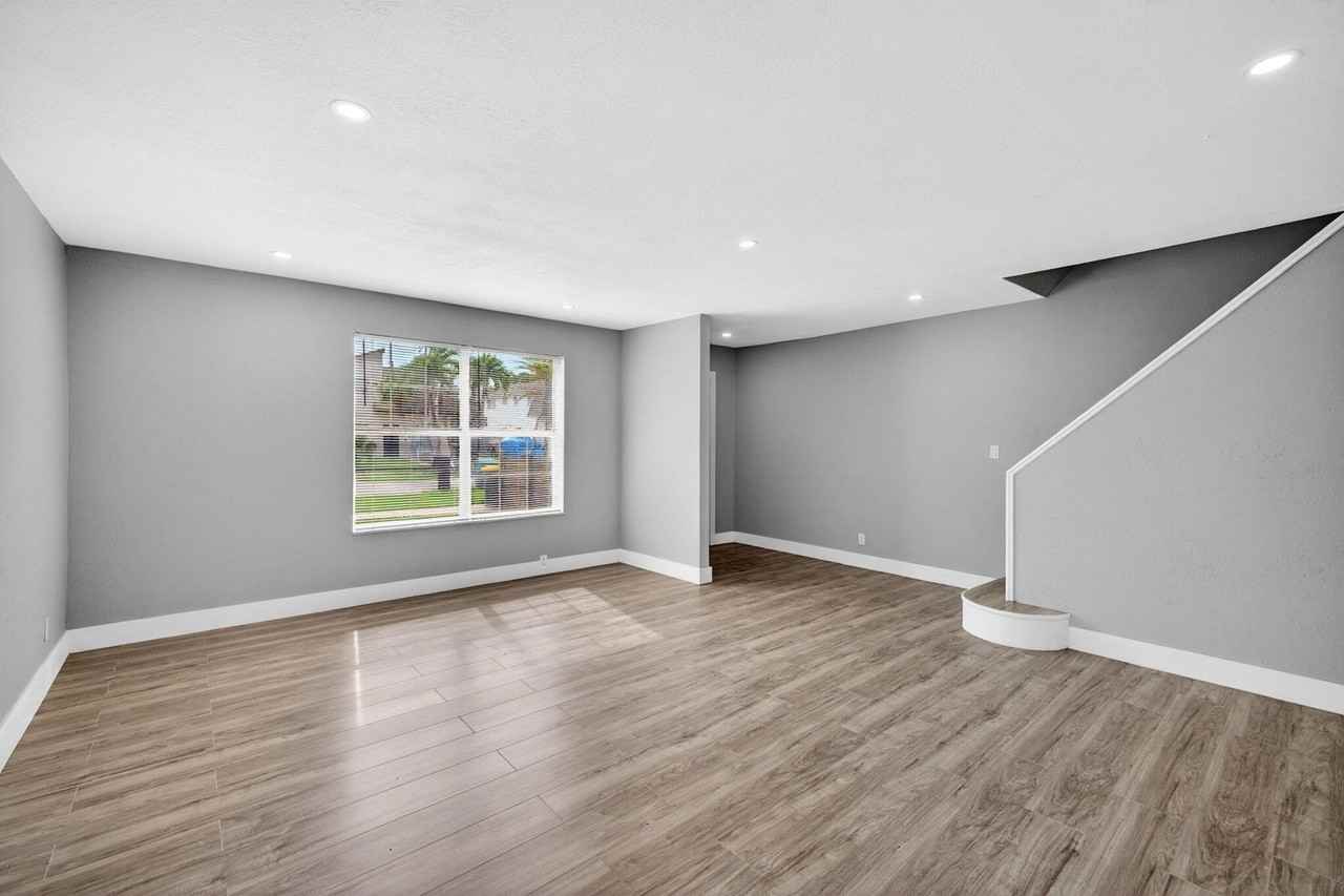 5424 Sw 44th Ter - Photo 7 of 50