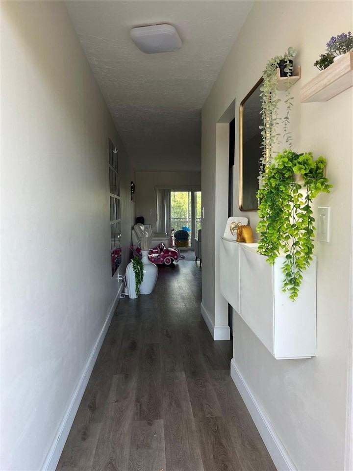 1061 Nw 45th St #8 - Photo 4 of 13