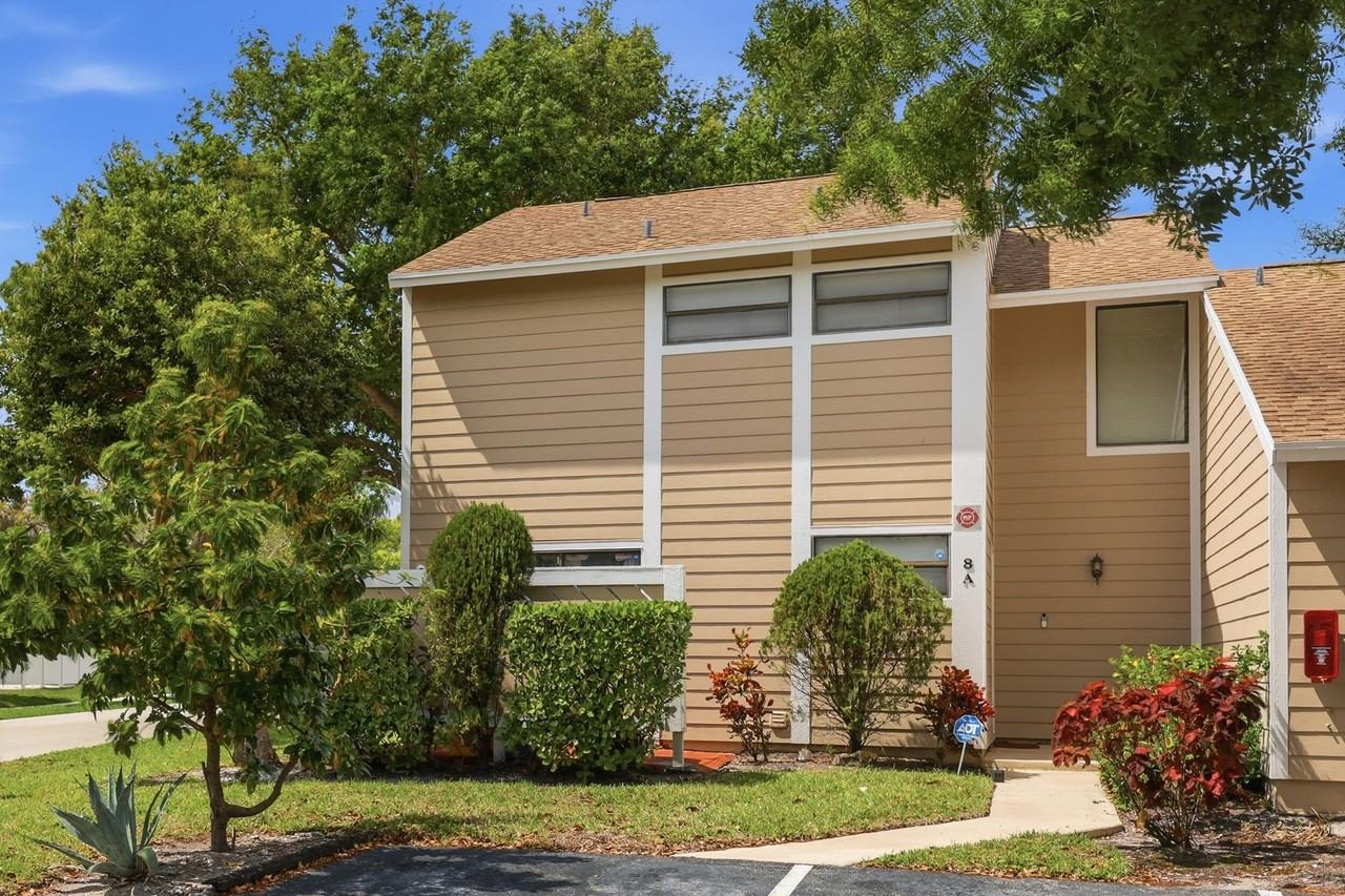 301 Lakewood Dr #8A