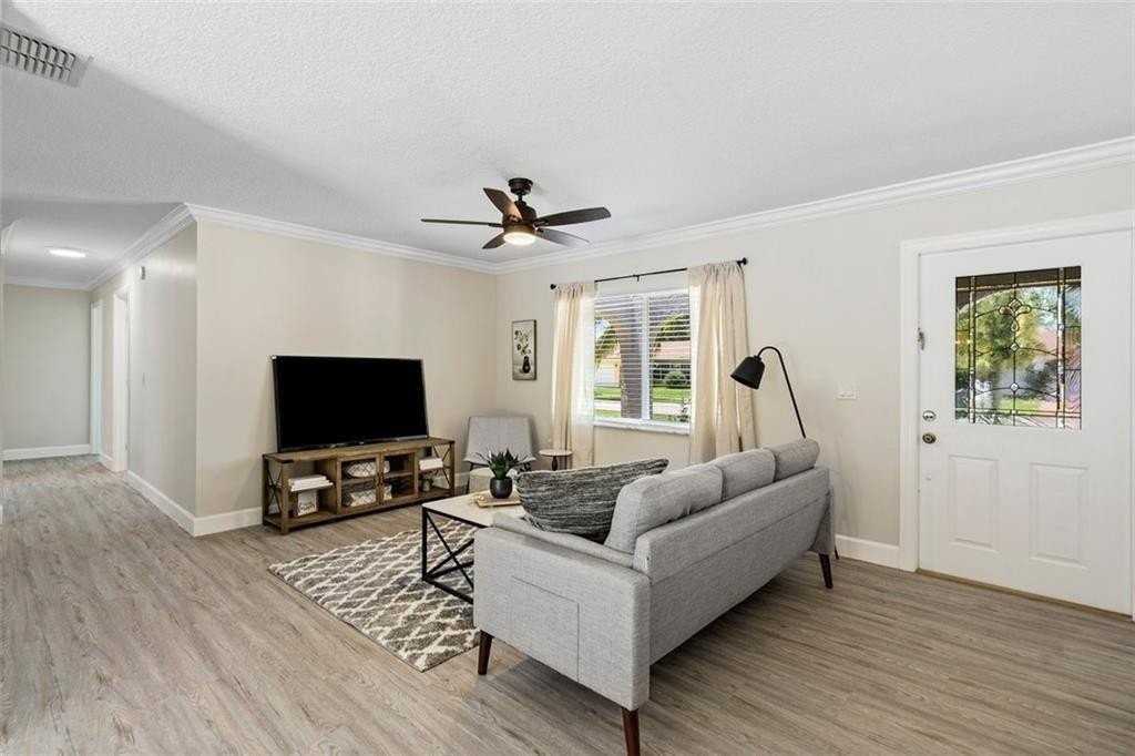 10884 Gantry St - Photo 4 of 28
