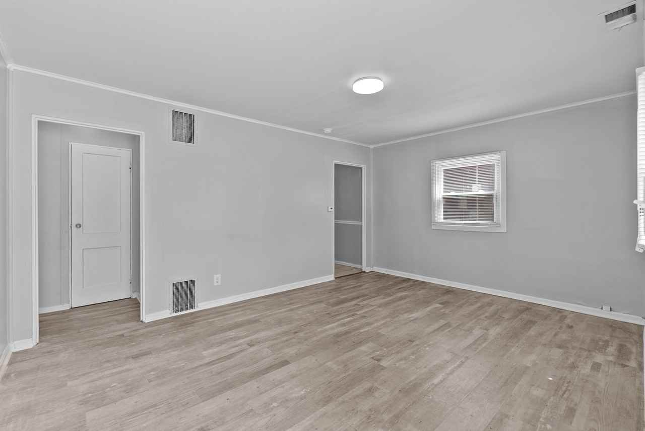313 N 42nd St - Photo 5 of 21