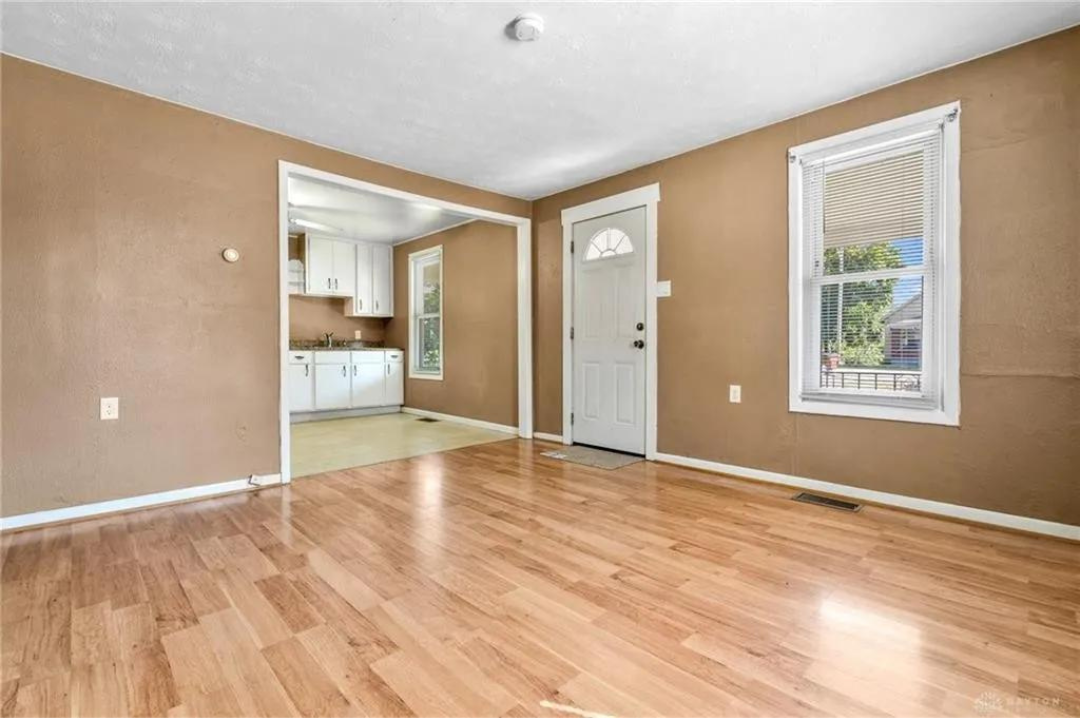 2109 Harding Ave - Photo 2 of 5