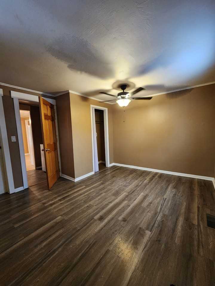 2109 Harding Ave - Photo 4 of 5
