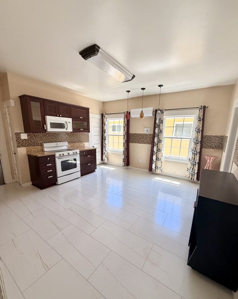 916 V St #916 - Photo 4 of 12