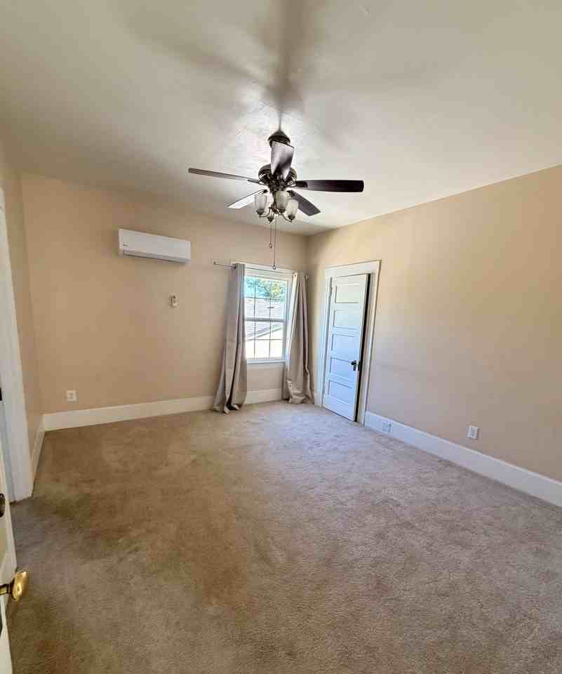 916 V St #916 - Photo 5 of 12