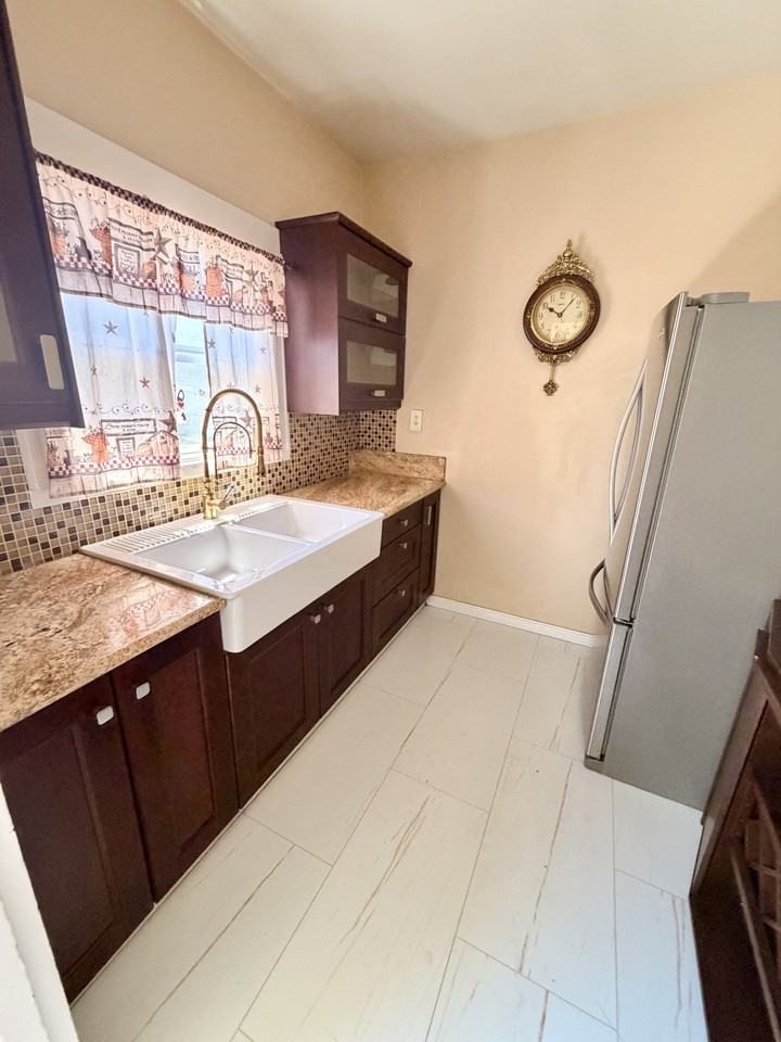 916 V St #916 - Photo 7 of 12