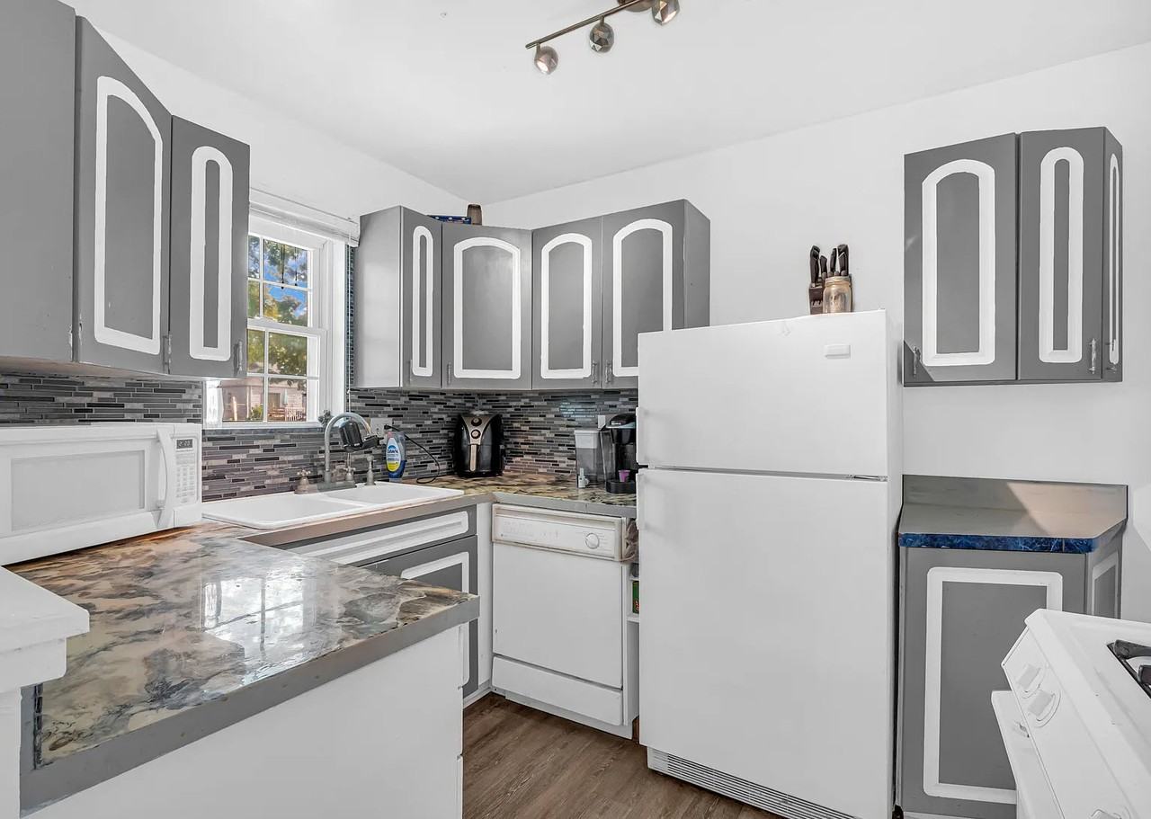1828 N Bancroft St - Photo 2 of 9