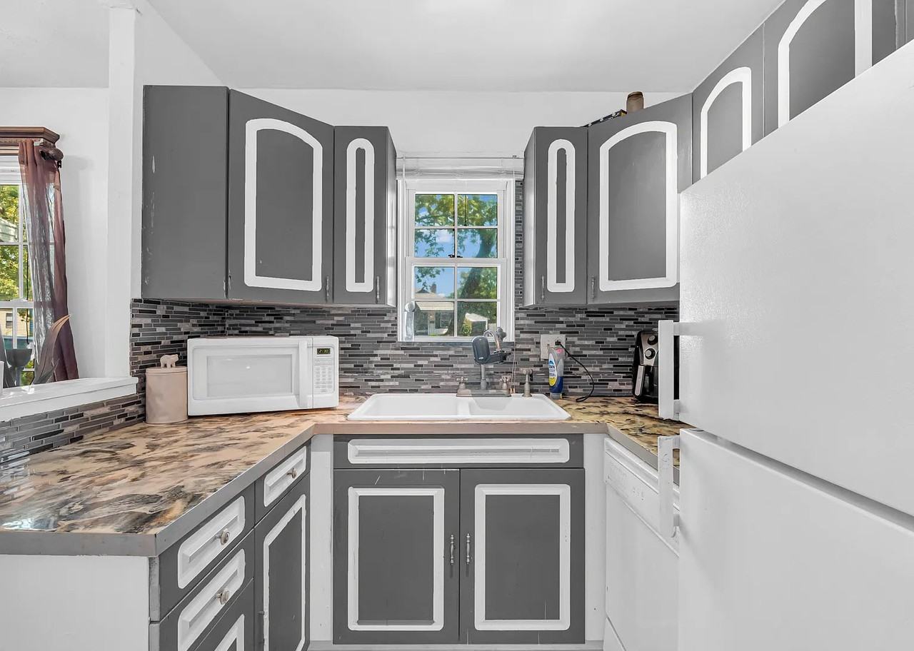 1828 N Bancroft St - Photo 3 of 9