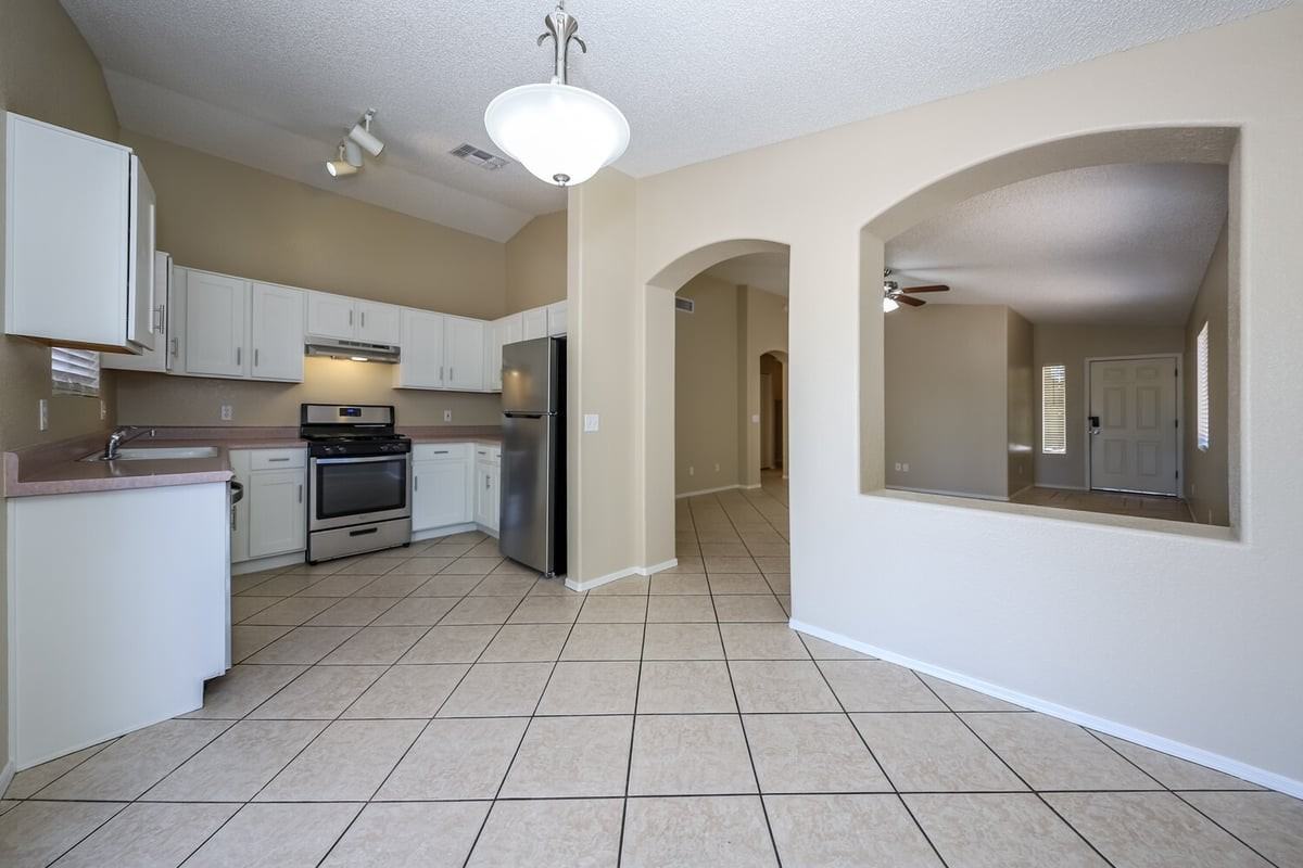 1656 W Wood Crest Ct - Photo 2 of 20
