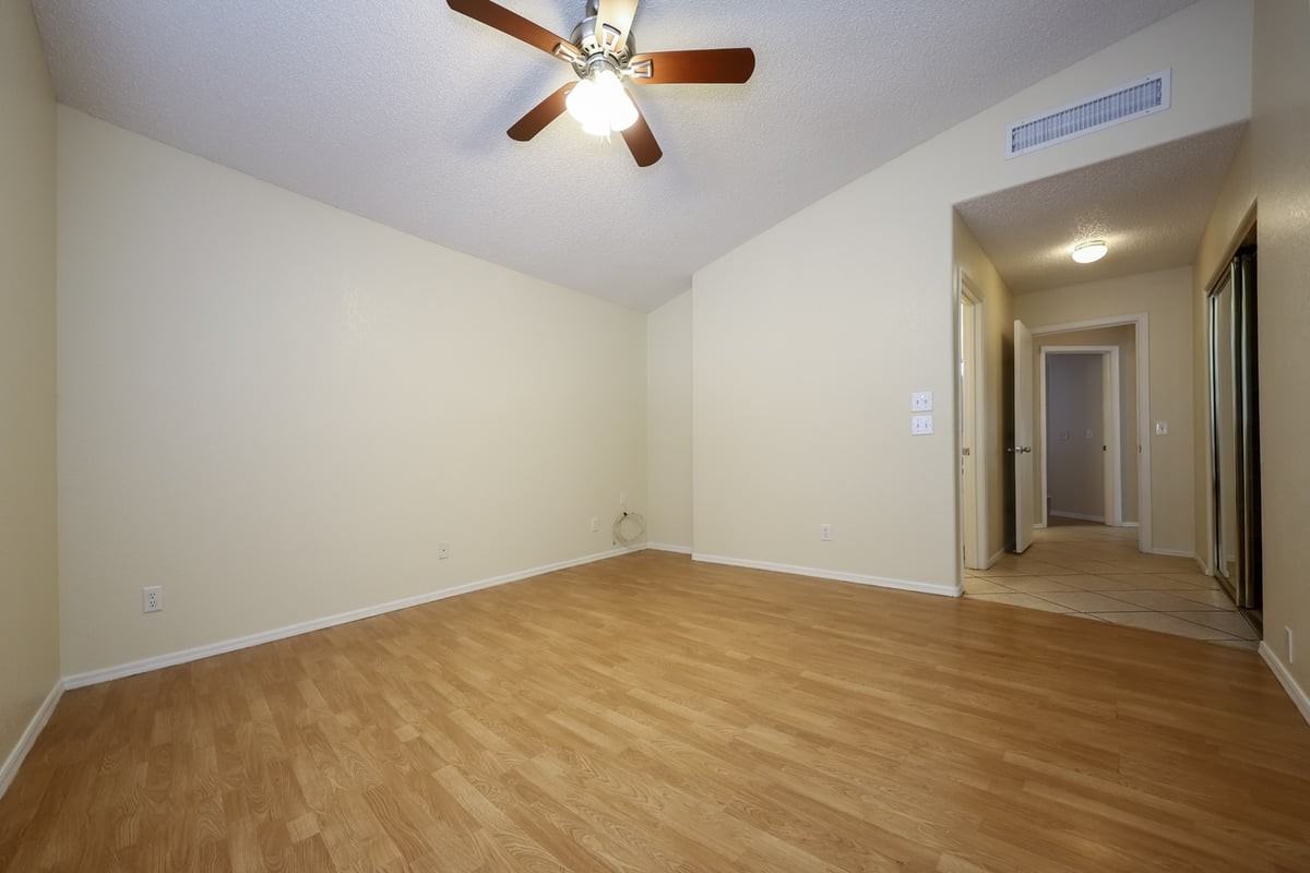 1656 W Wood Crest Ct - Photo 3 of 20