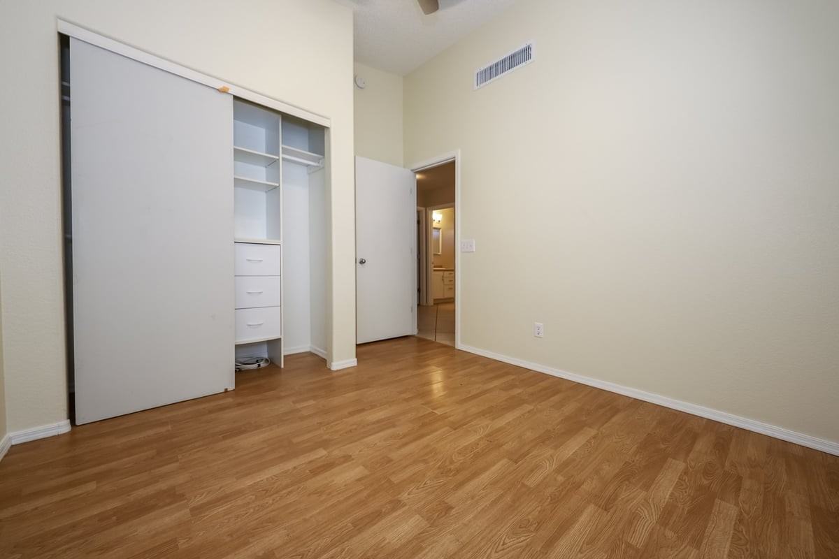 1656 W Wood Crest Ct - Photo 6 of 20